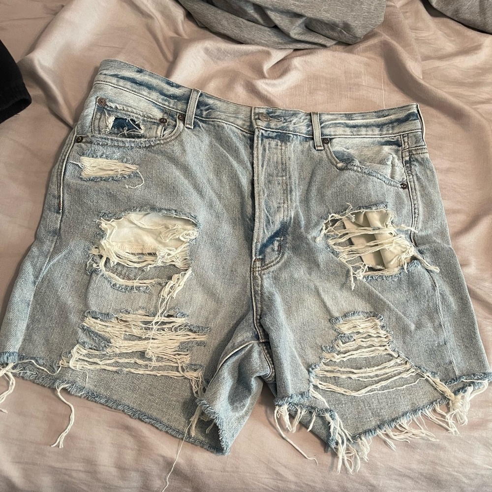 American Eagle 90’s boyfriend shorts
